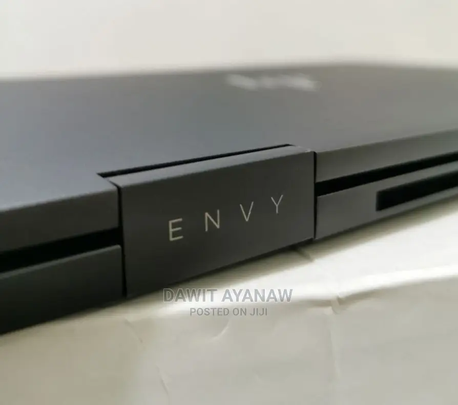 New Laptop 8GB AMD Ryzen 7 SSD 512GB