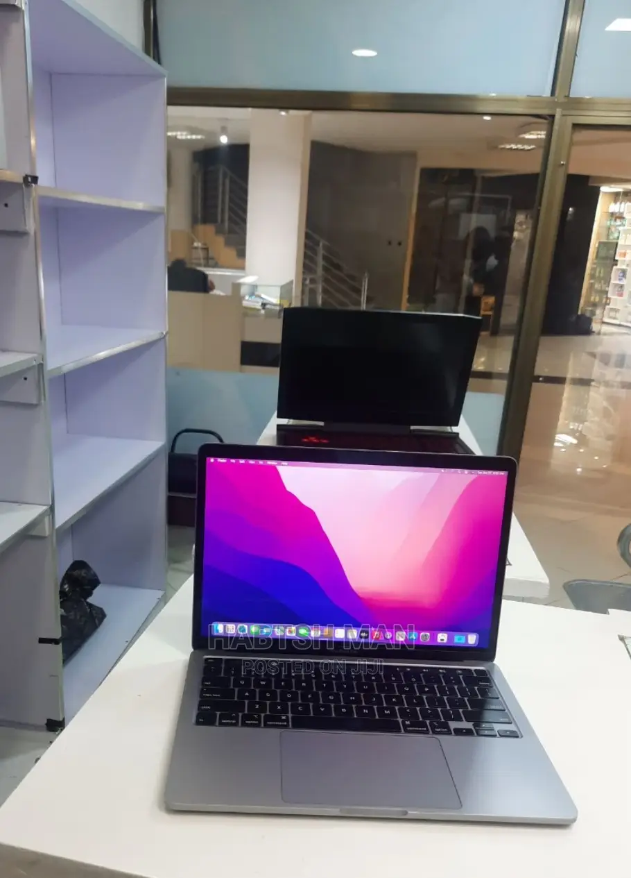 New Laptop Apple MacBook Pro M1 8GB Apple M1 Pro SSD 256GB