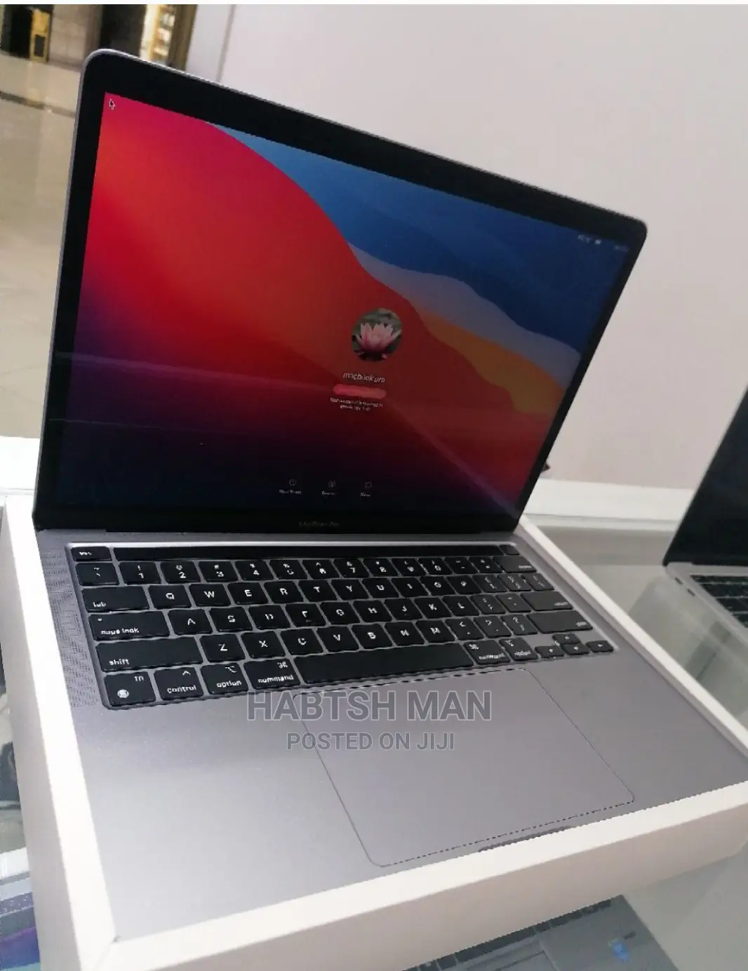 New Laptop Apple MacBook Pro M1 8GB Apple M1 Pro SSD 256GB