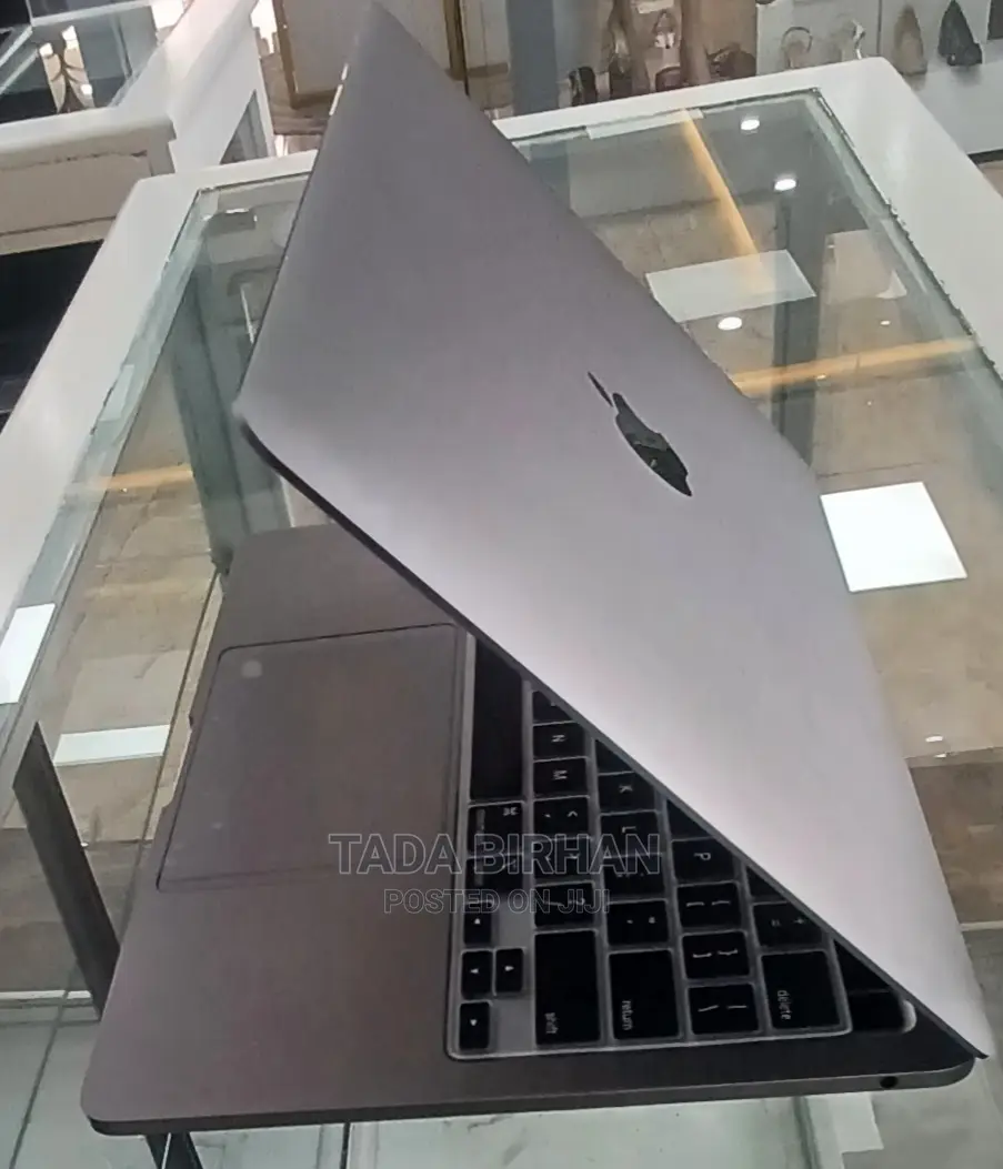 New Laptop Apple MacBook Pro 2021 M1 8GB Apple M1 Pro SSD 256GB