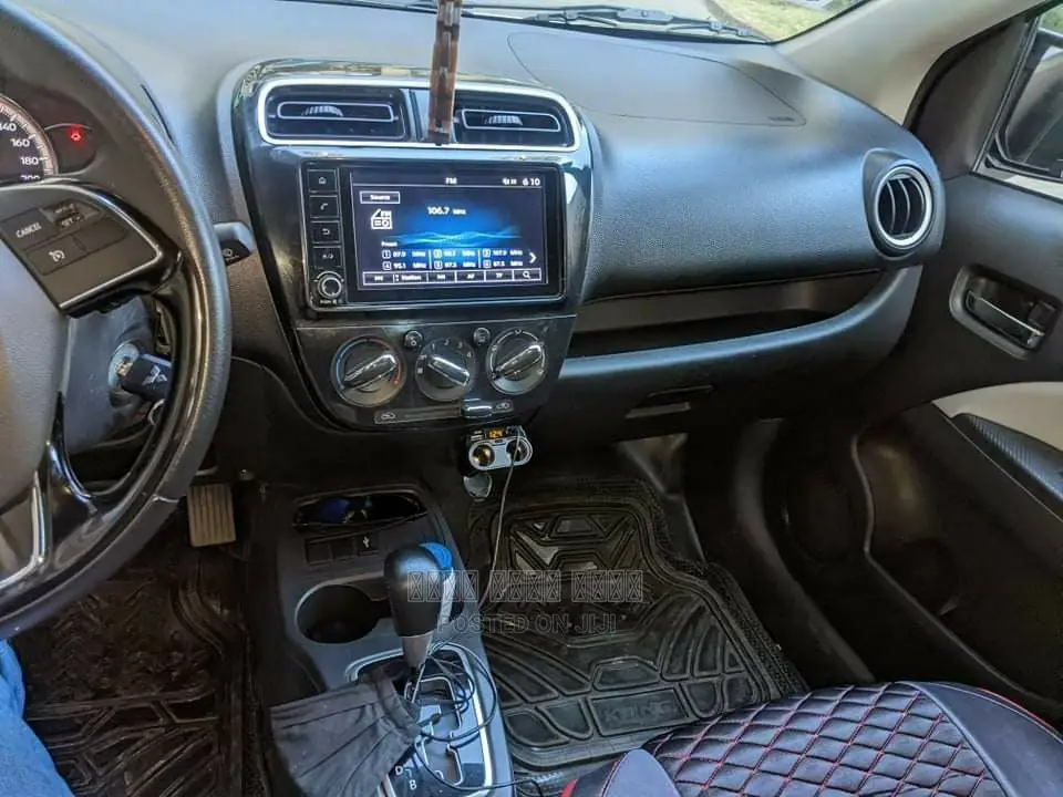 Mitsubishi Attrage 2021 Silver