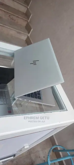 New Laptop HP EliteBook 830 G8 8GB AMD Ryzen 5 SSD 512GB