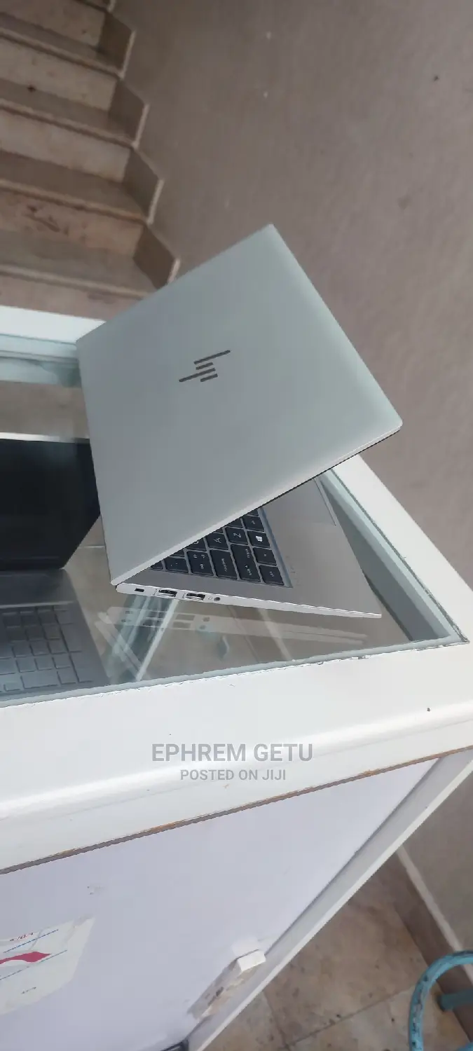 New Laptop HP EliteBook 830 G8 8GB AMD Ryzen 5 SSD 512GB