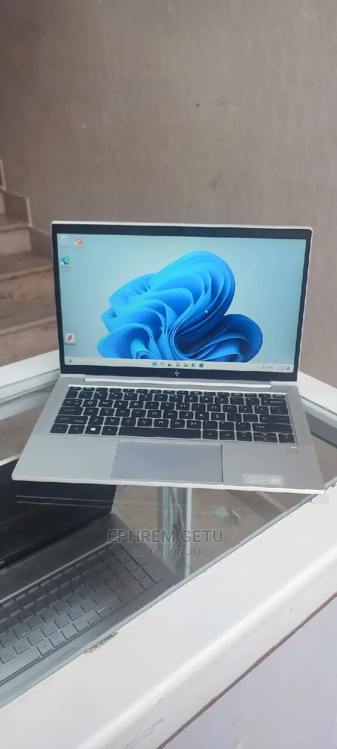 New Laptop HP EliteBook 830 G8 8GB AMD Ryzen 5 SSD 512GB