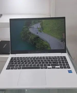 New Laptop Samsung NP900X4D 8GB Intel Core I5 SSD 256GB