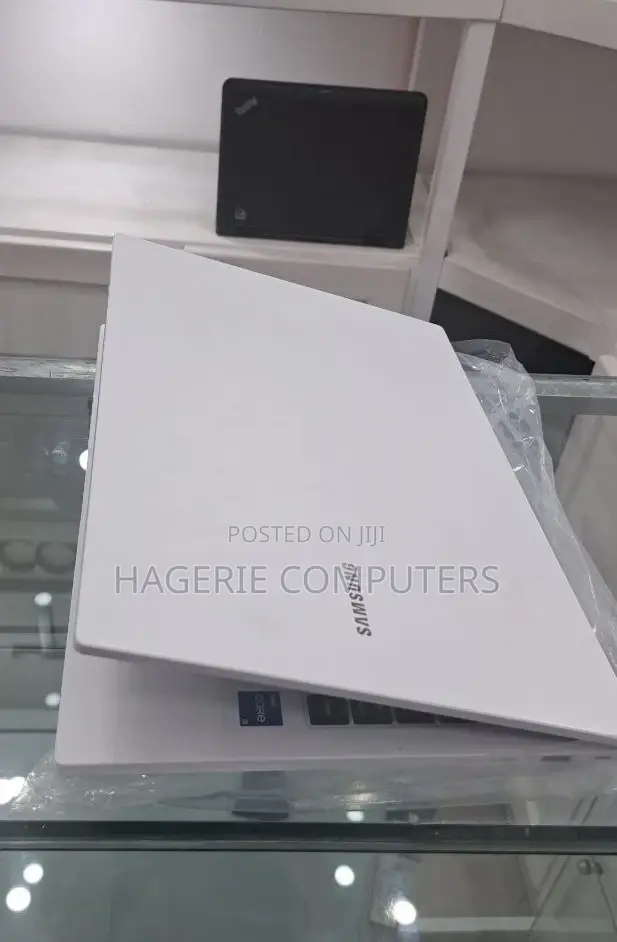 New Laptop Samsung NP900X4D 8GB Intel Core I5 SSD 256GB