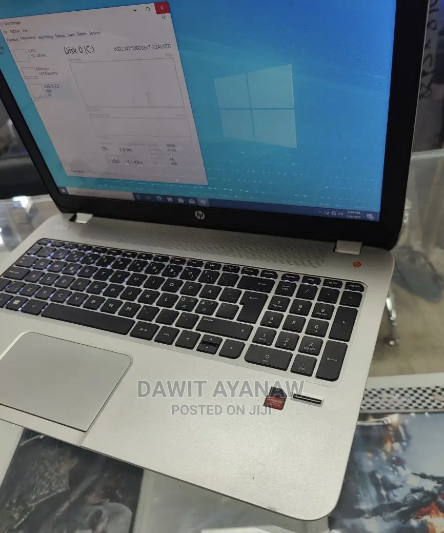 New Laptop HP Envy 15 8GB AMD A8 HDD 1T