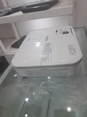 New Brand New EPSON Projector