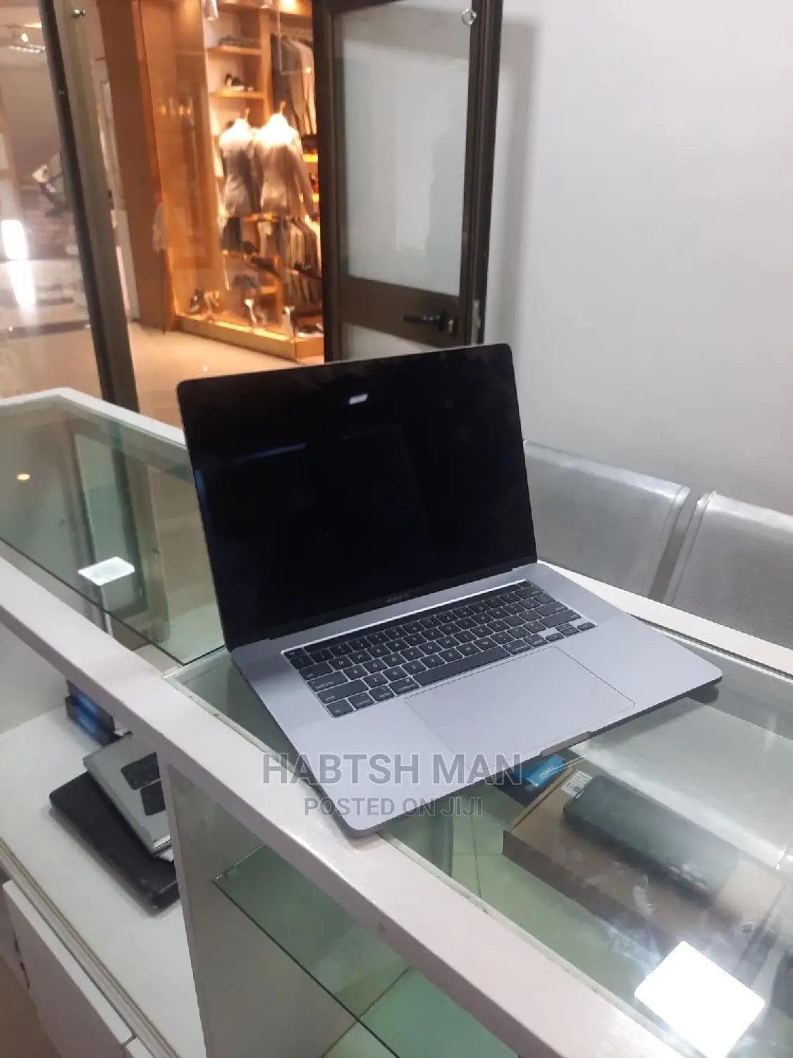New Laptop Apple MacBook Pro 2019 16GB Intel Core I7 SSD 512GB