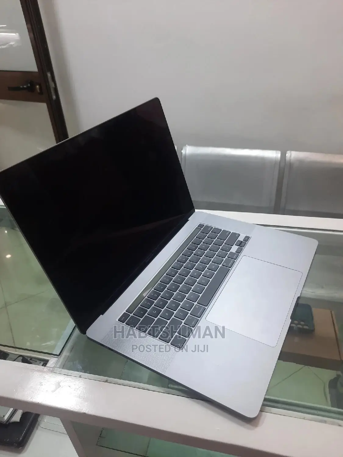 New Laptop Apple MacBook Pro 2019 16GB Intel Core I7 SSD 512GB