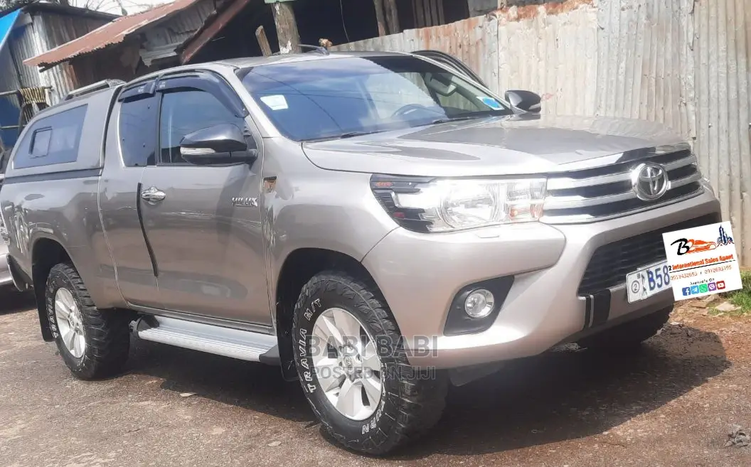 Toyota Hilux 2018 Gold