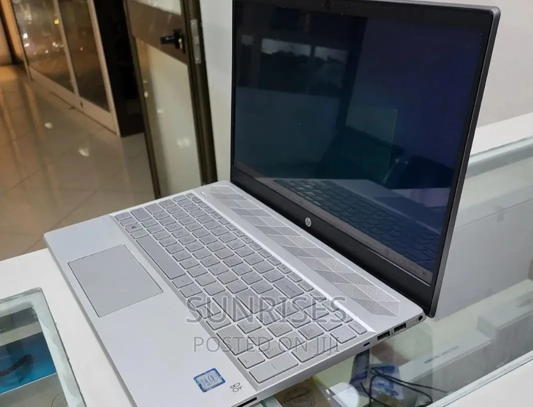 New Laptop HP Pavilion 15 8GB Intel Core I5 HDD 1T