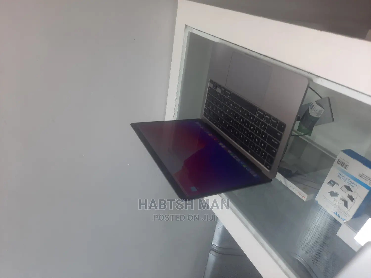New Laptop Apple MacBook Pro 16GB Intel Core I5 SSD 1T