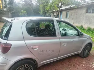 Toyota Vitz 2001 Silver