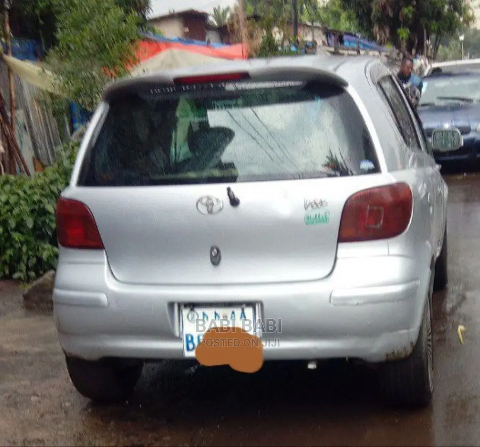 Toyota Vitz 2001 Silver