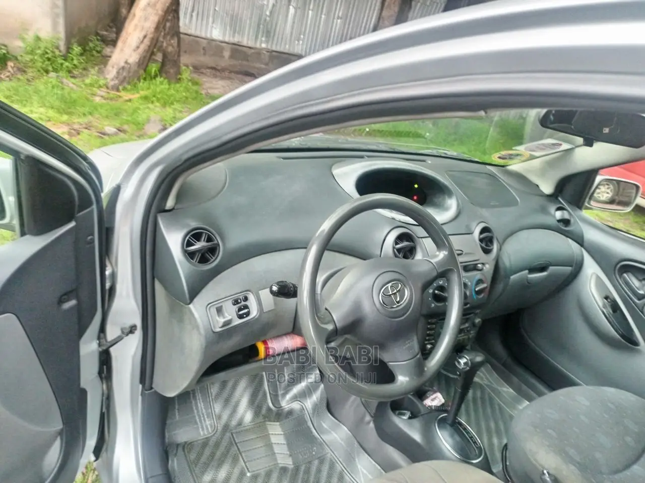 Toyota Vitz 2001 Silver