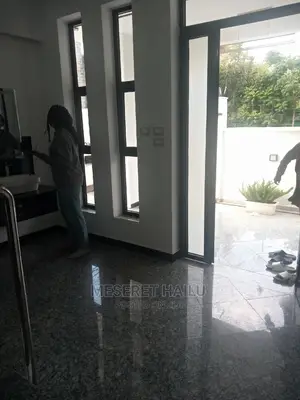 8bdrm House in Bole Bolbula for sale