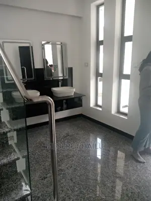 8bdrm House in Bole Bolbula for sale