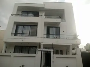 8bdrm House in Bole Bolbula for sale