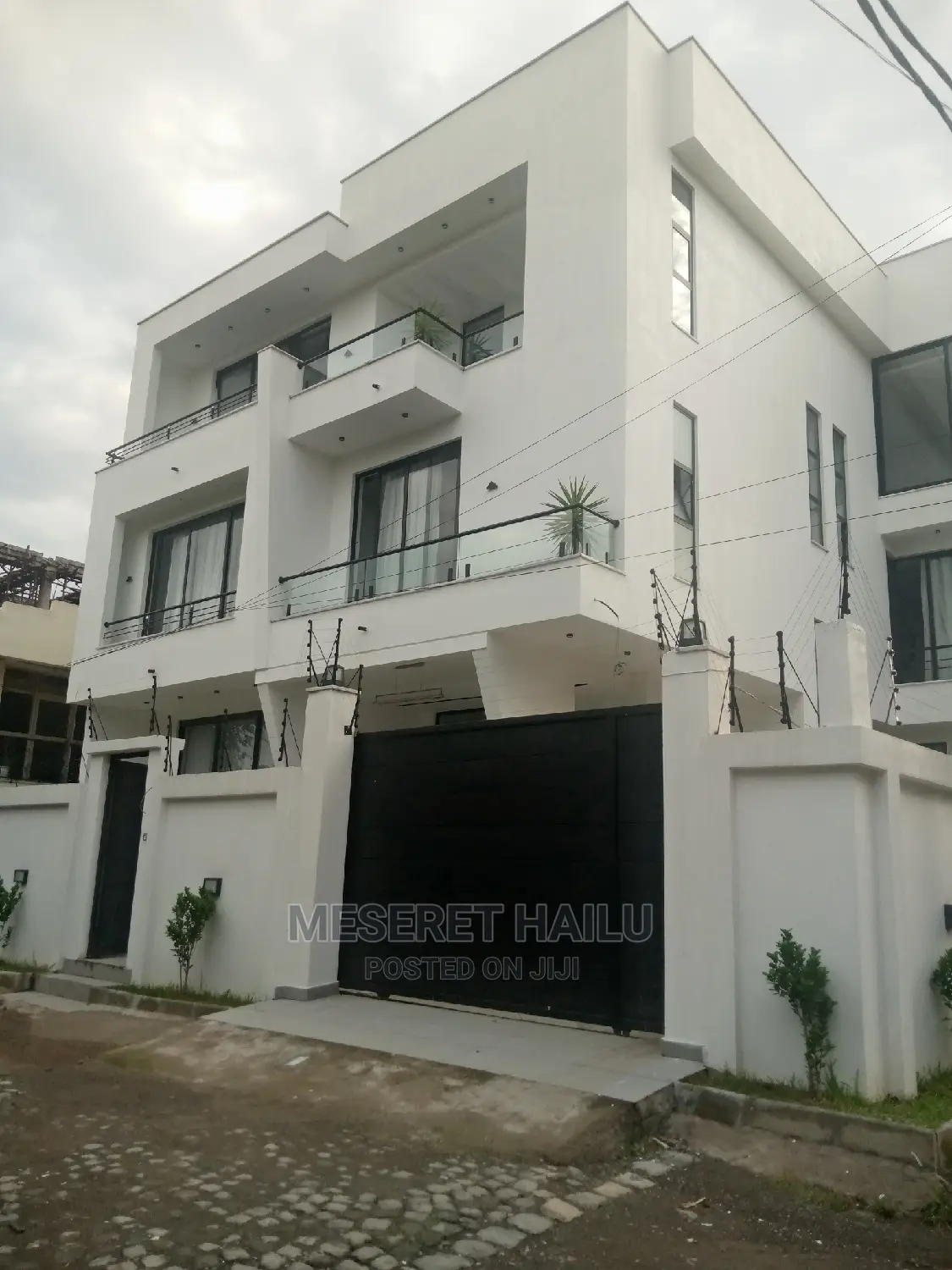 8bdrm House in Bole Bolbula for sale