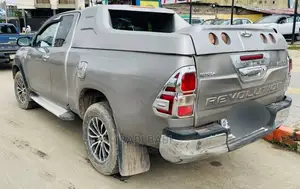Toyota Hilux 2018 Gold