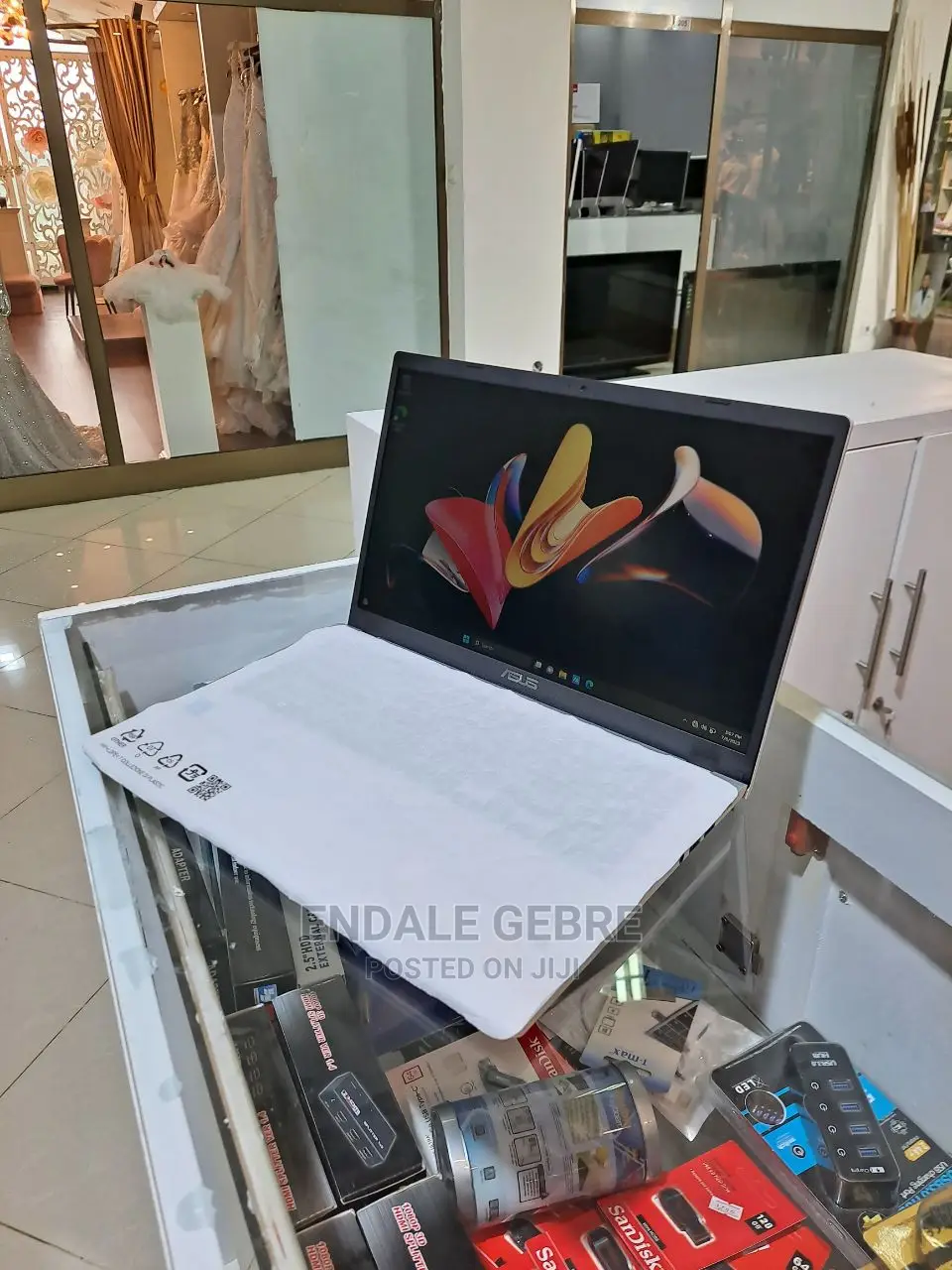 New Laptop Asus VivoBook 15 X505BA 8GB Intel Celeron SSD 128GB