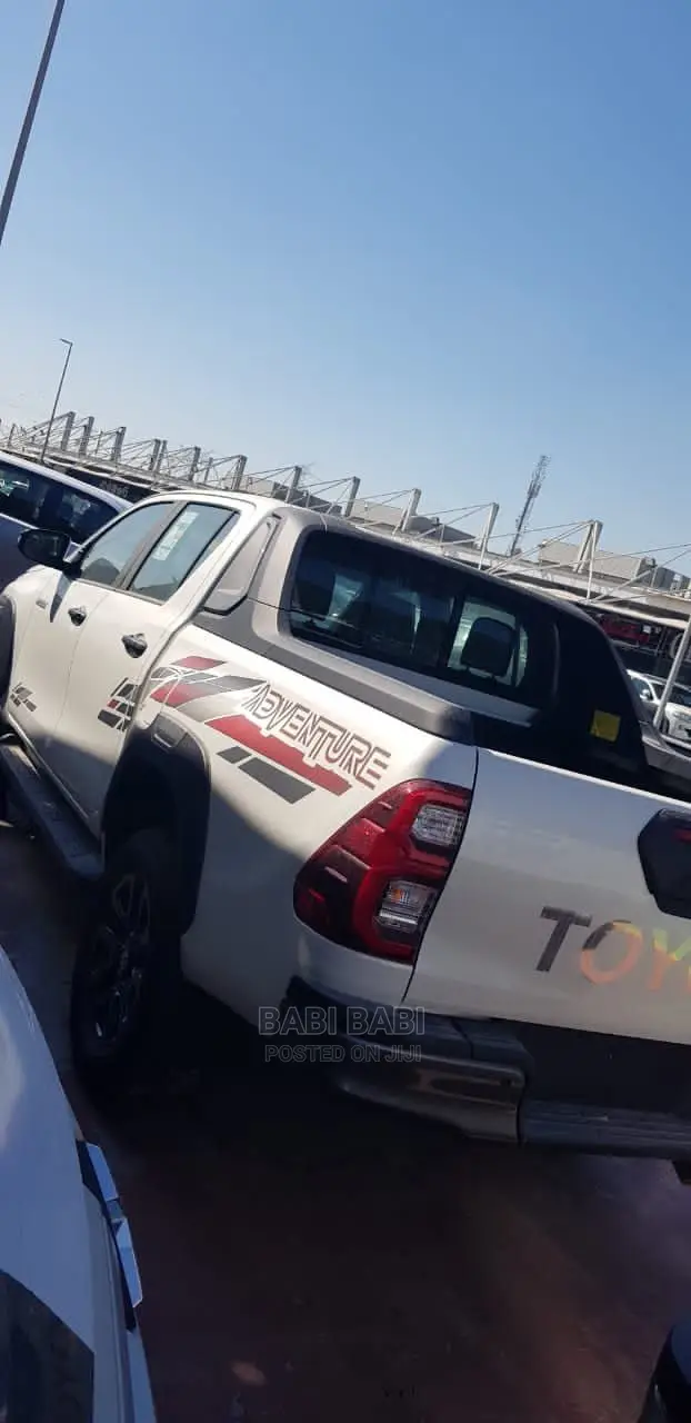 New Toyota Hilux 2023 White