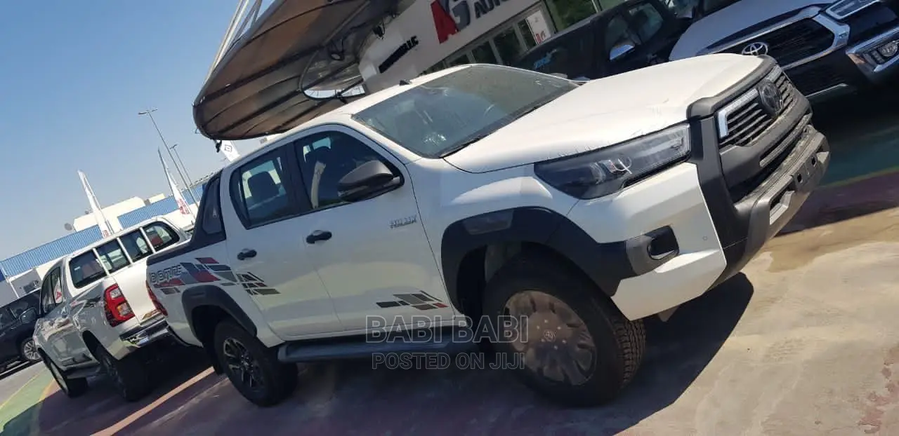 New Toyota Hilux 2023 White