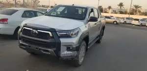 New Toyota Hilux 2023 Silver