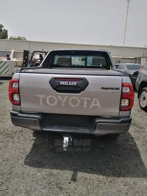 New Toyota Hilux 2023 Silver