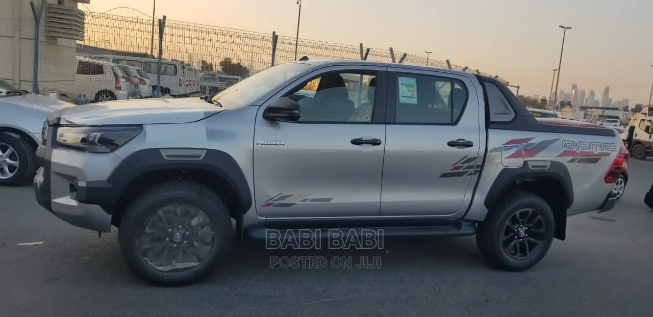 New Toyota Hilux 2023 Silver