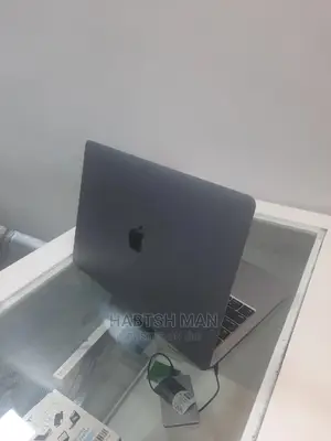 New Laptop Apple MacBook Pro M1 8GB Apple M1 Pro SSD 256GB