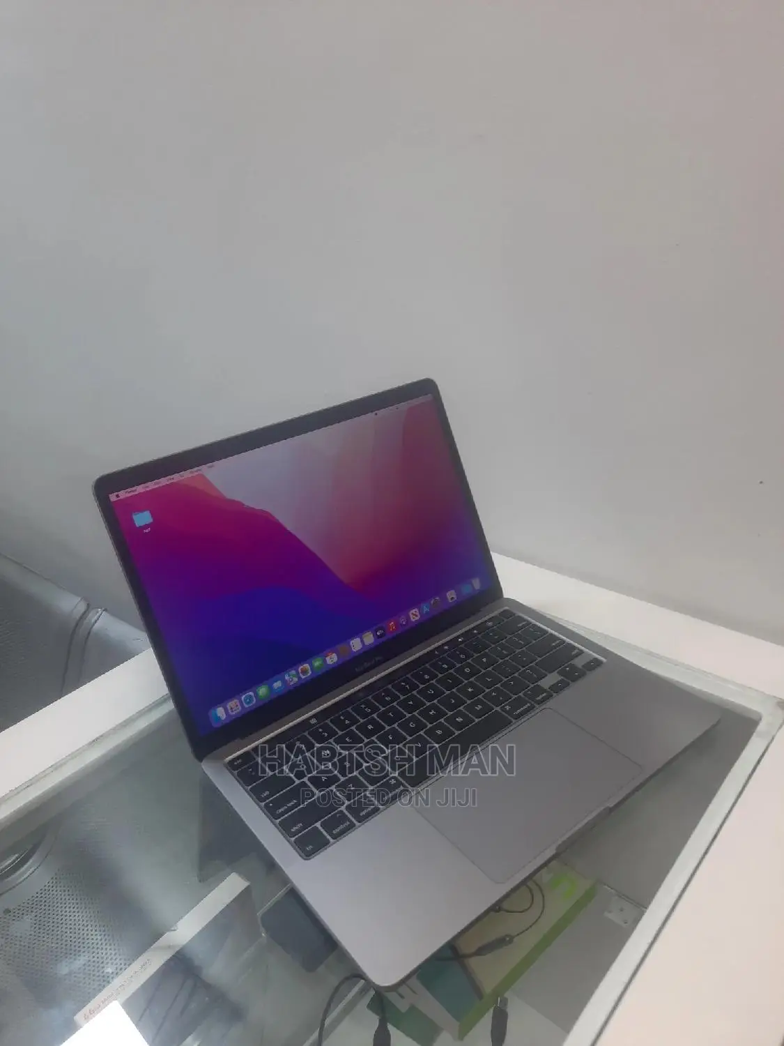 New Laptop Apple MacBook Pro M1 8GB Apple M1 Pro SSD 256GB