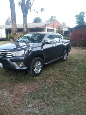 Toyota Hilux 2017 Gray