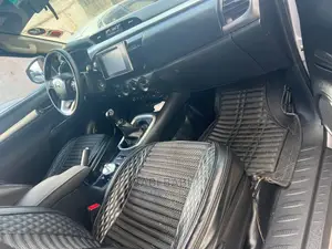 Toyota Hilux 2017 Gold