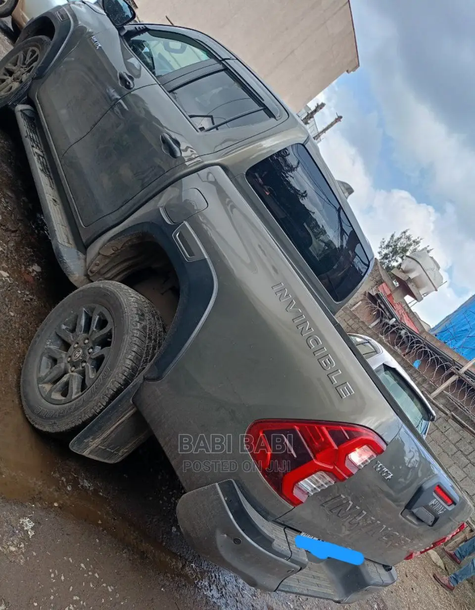 New Toyota Hilux 2022 Gray