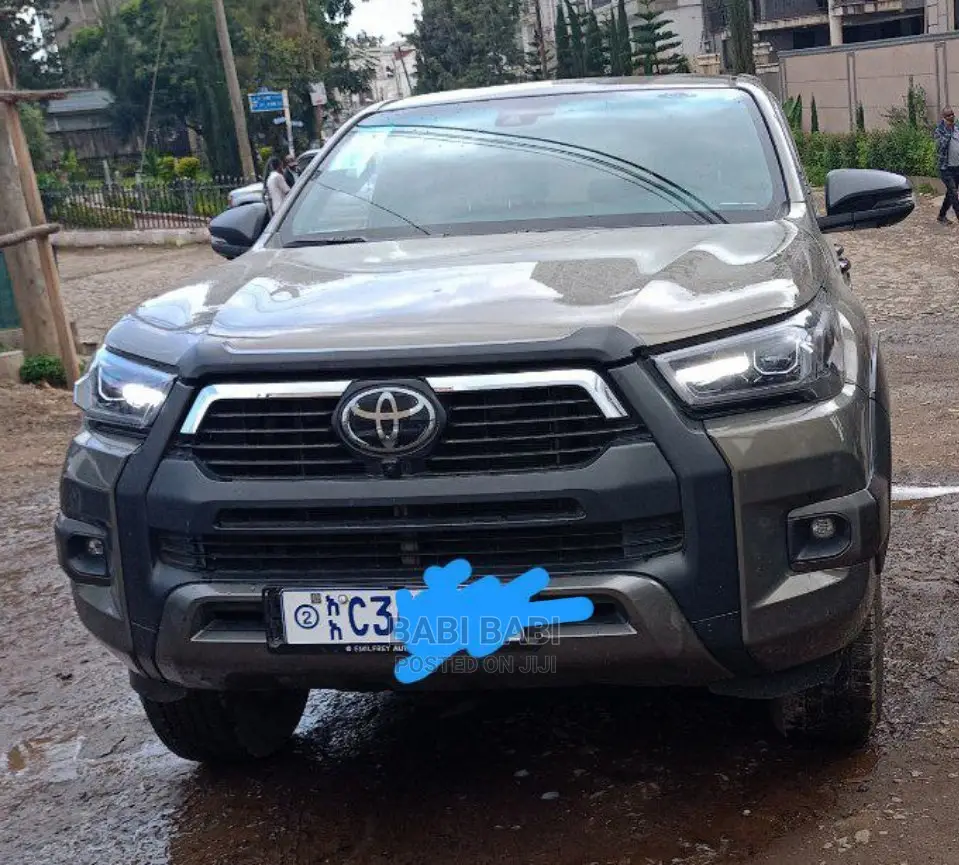 New Toyota Hilux 2022 Gray