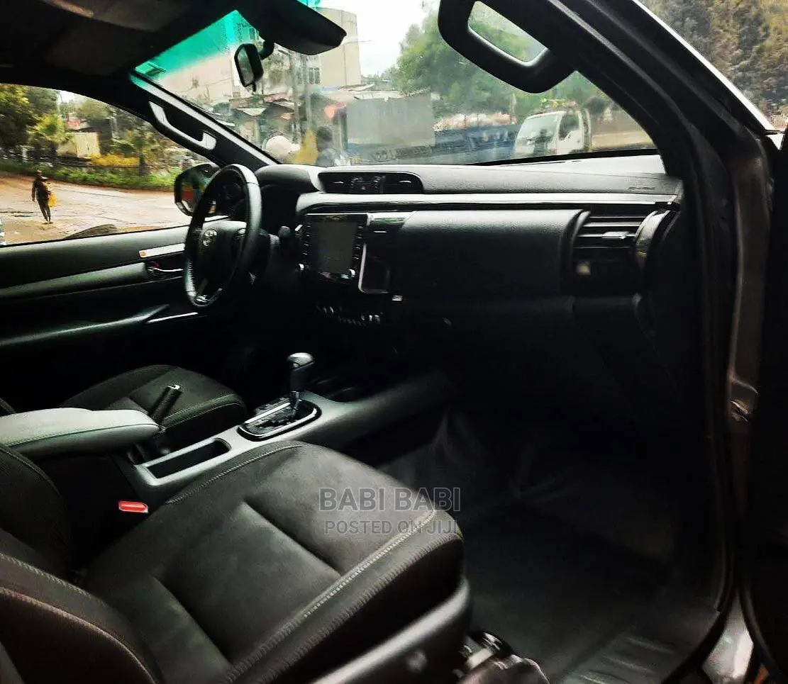 New Toyota Hilux 2022 Gray