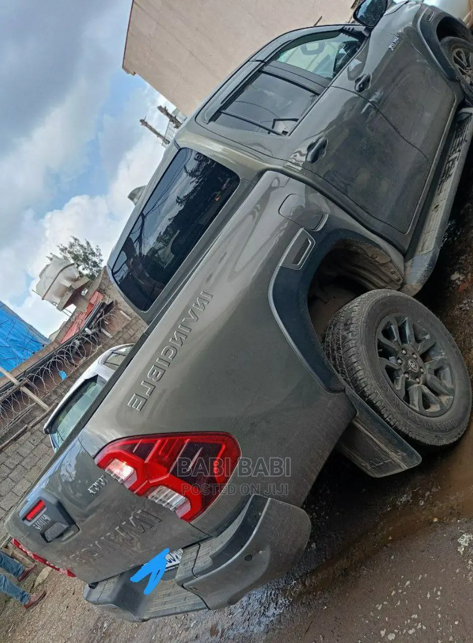 New Toyota Hilux 2022 Gray