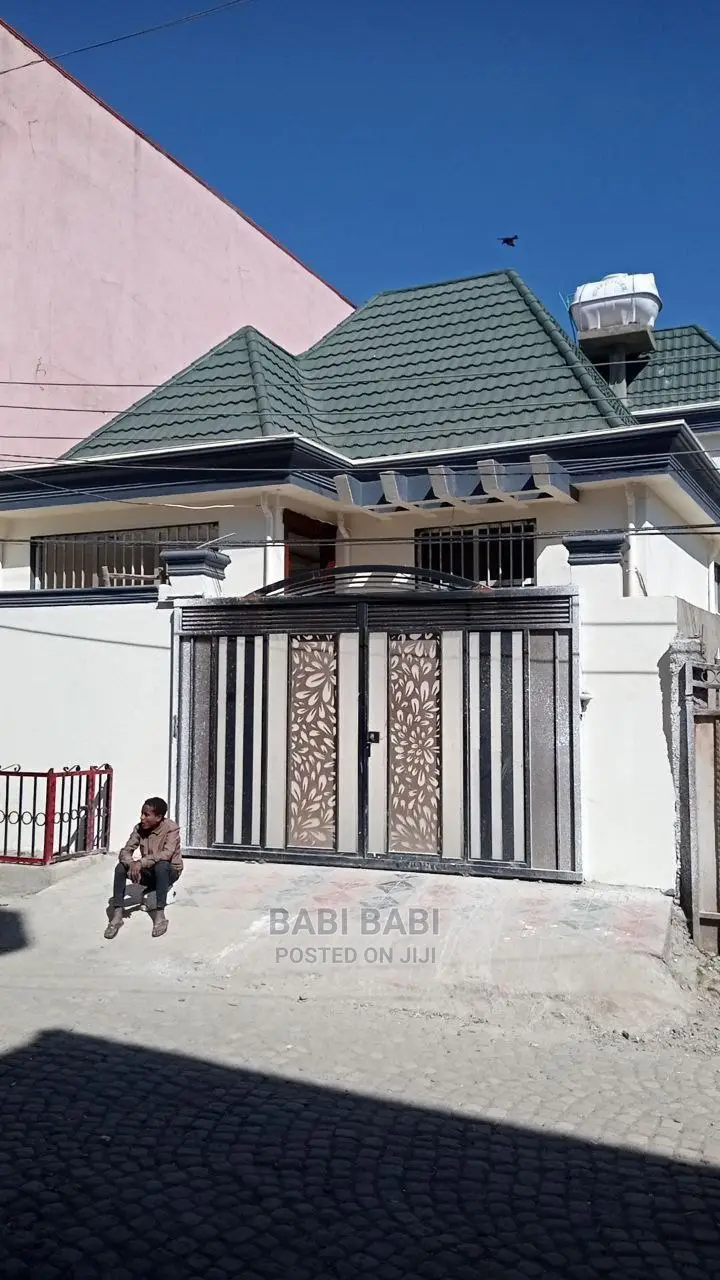 6bdrm House in Alem Bank, Kolfe Keranio for sale