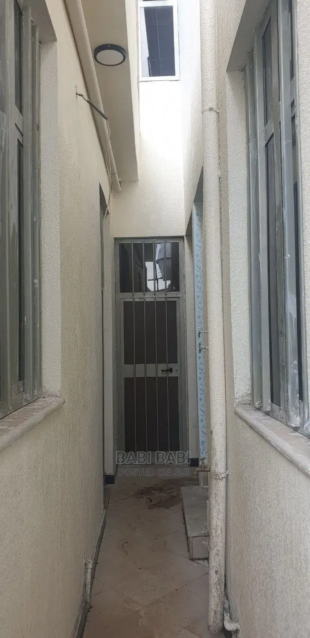 6bdrm House in Alem Bank, Kolfe Keranio for sale