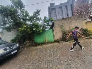 6bdrm House in መስቀል ፍላወር, Kirkos for sale