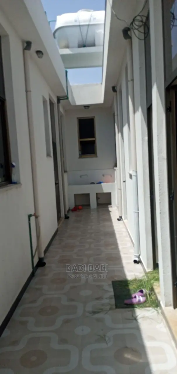 6bdrm House in ፊጋ አከባቢ, Bole for sale