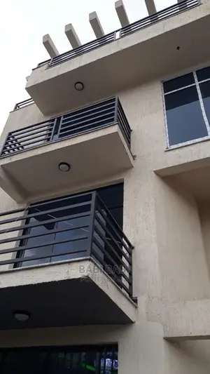 7bdrm House in መገናኛ, Yeka for sale