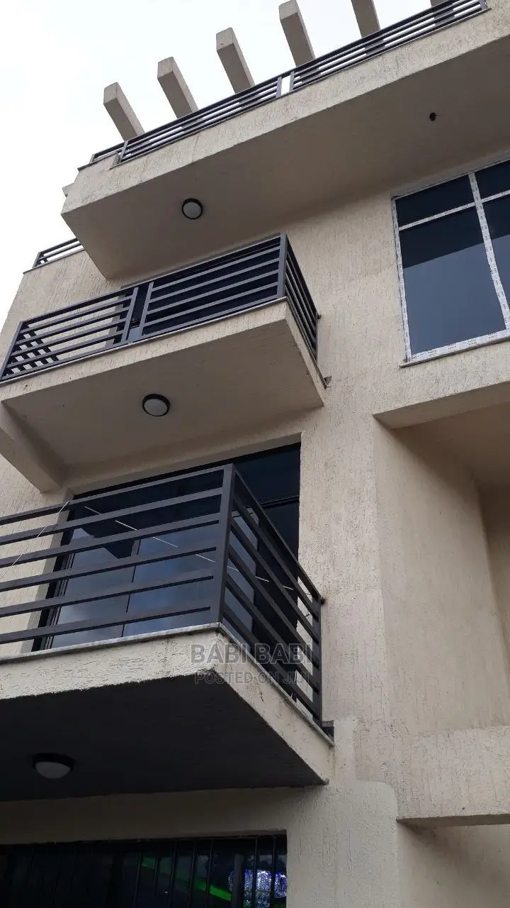 7bdrm House in መገናኛ, Yeka for sale