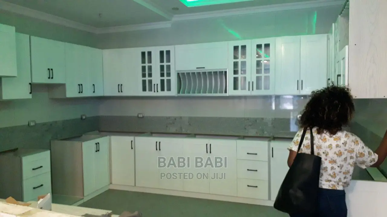 7bdrm House in መገናኛ, Yeka for sale