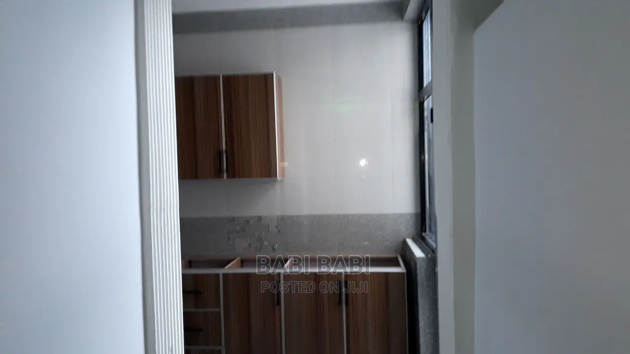 7bdrm House in መገናኛ, Yeka for sale