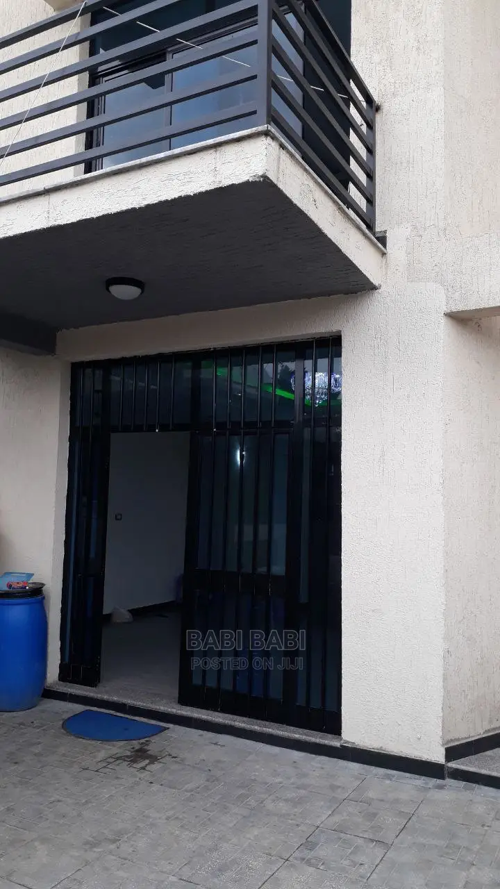 7bdrm House in መገናኛ, Yeka for sale