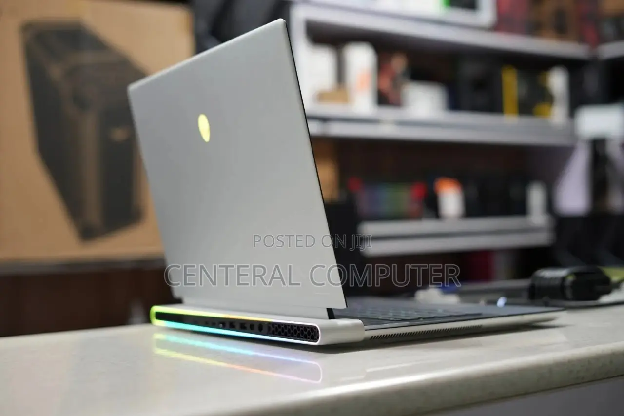 New Laptop Alienware M17x R2 32GB Intel Core I9 SSD 1T