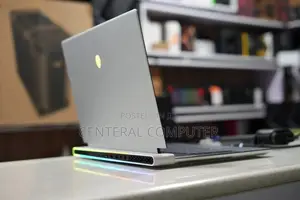 New Laptop Alienware M17x R2 32GB Intel Core I9 SSD 1T